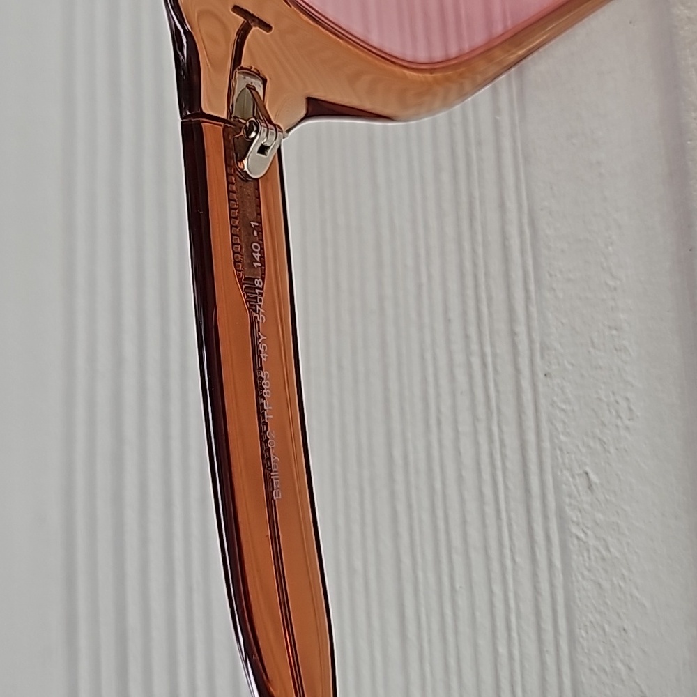 Sold *NWT Tom Ford sunglasses - Picture 7 of 9